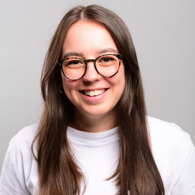 HeadshotContact_Emily_V2